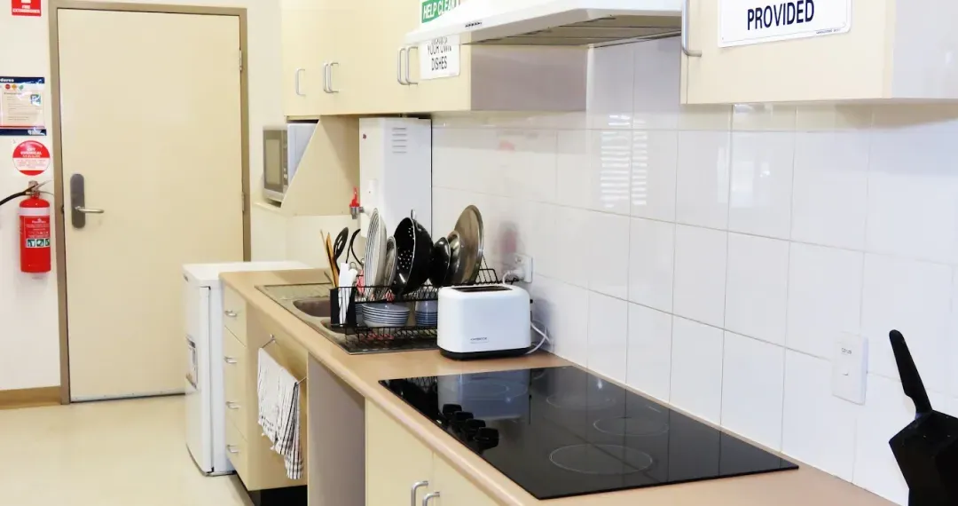 The Alice Springs Student Accommodation, offer single and twin share rooms & as well as communal kitchen areas