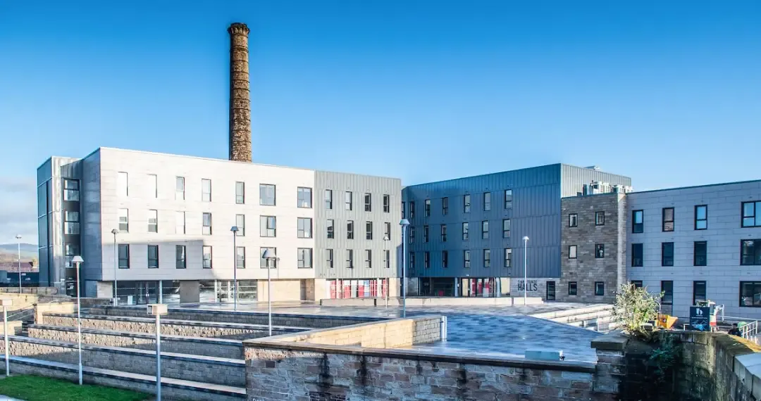 Sandygate Halls offers 136-room, fully-equipped student accommodation overlooks the Leeds and Liverpool canal