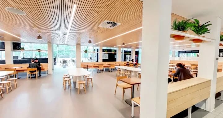 Discover UniSA Magill's food vendors. Enjoy coffee, snacks, fresh meals and more while on campus