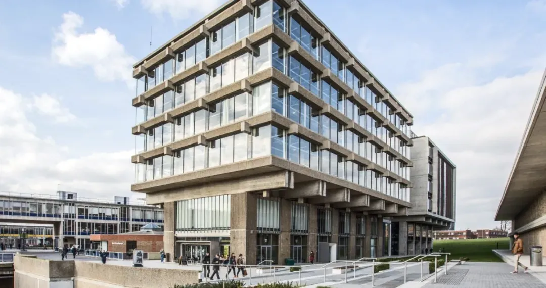 Lakeside Theatre offers a range of performances professional acts to music events, comedy, and dance