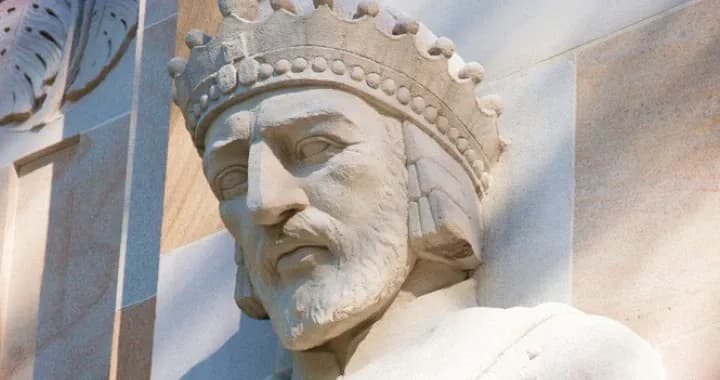 Great Court wall statue of Plato - one of the 1,200 stone carvings found on the walls and columns of the Great Court